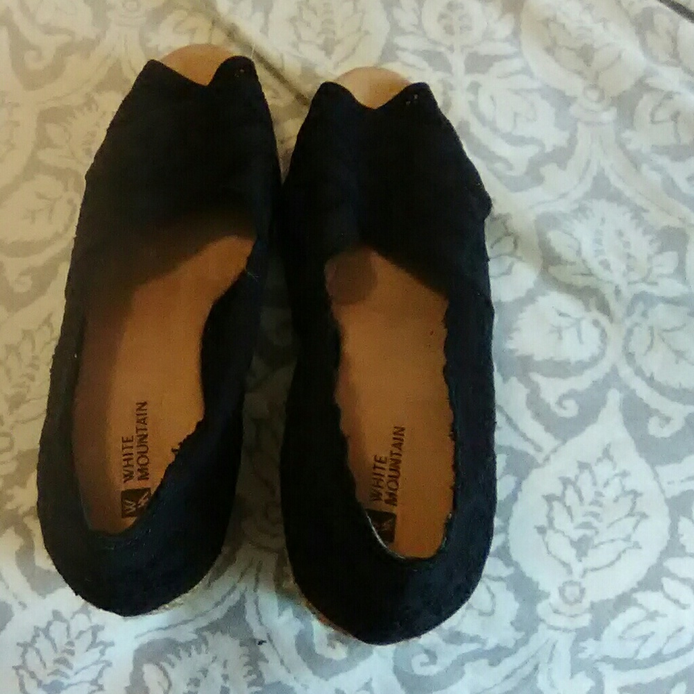 White mountain black sandals